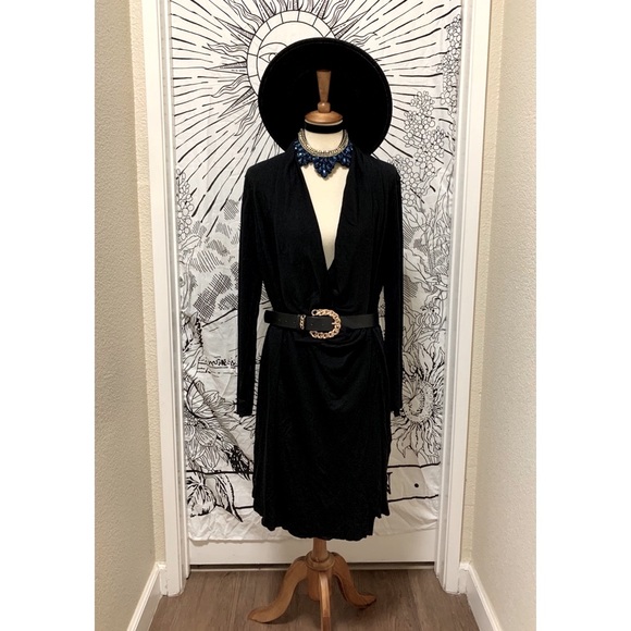 Elie Tahari Dresses & Skirts - 🌈 Beautiful classy dress